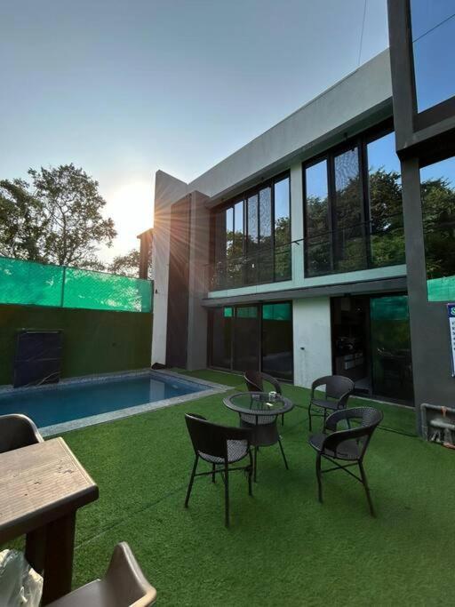 Stayhaven Starmount 4Bhk & Pool Bombay Esterno foto
