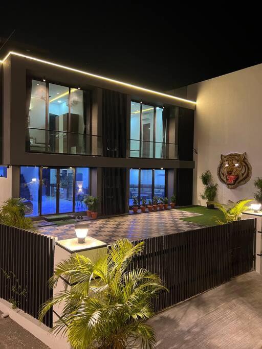 Stayhaven Starmount 4Bhk & Pool Bombay Esterno foto