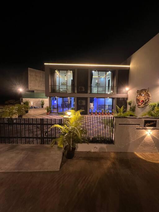 Stayhaven Starmount 4Bhk & Pool Bombay Esterno foto